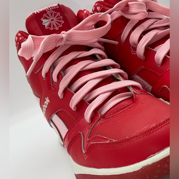 Reebok Classic Girls Size 5 Hi Top Sneakers Hearts Valentines Red Pink Cute - Picture 3 of 7